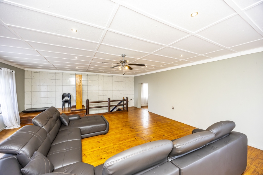 4 Bedroom Property for Sale in Sunnyridge Eastern Cape